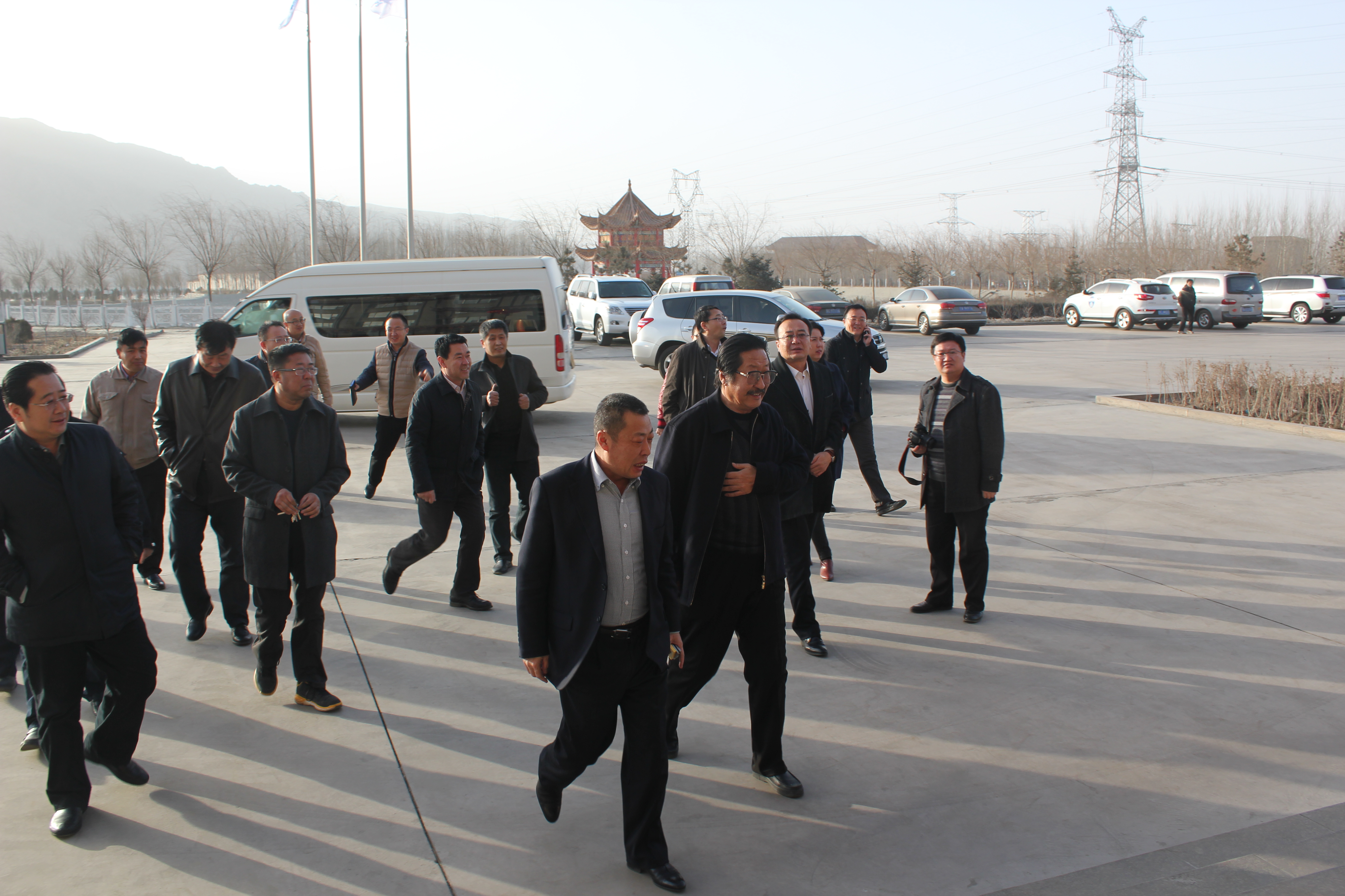 2015年2月11日,集團(tuán)董事長馬萬良熱情接待胡雪峰區(qū)長的慰問來訪