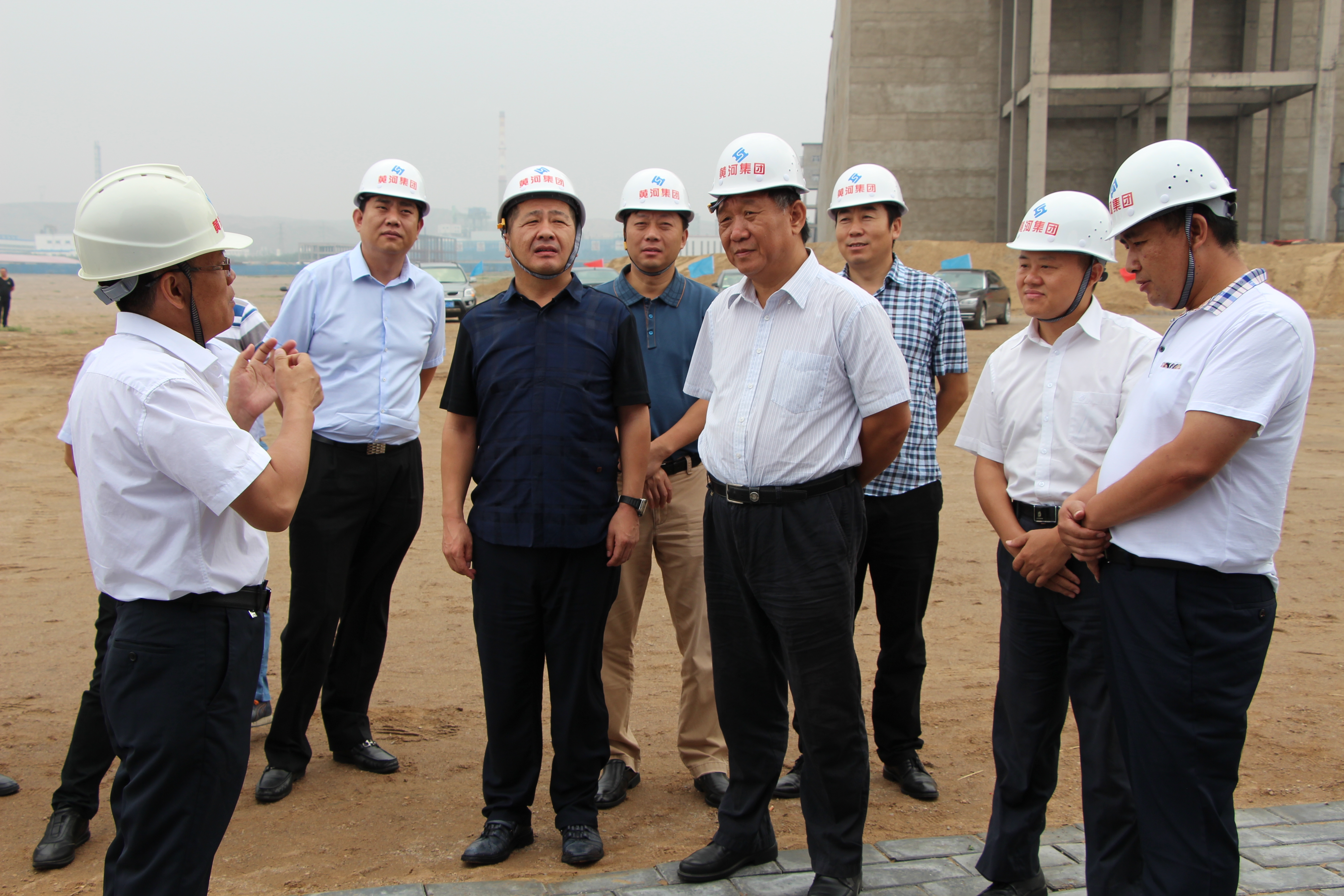 8月22日,中國鋼研集團副總經理李波一行親臨內蒙古安泰萬河清潔能源有限公司30萬噸年煤焦油加氫改質項目建設基地進行考察